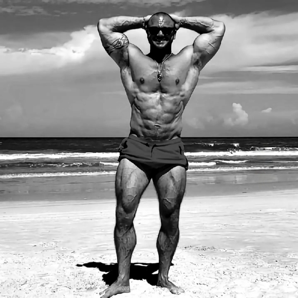 Meet your Posher, Bri - Picture 2 of 4